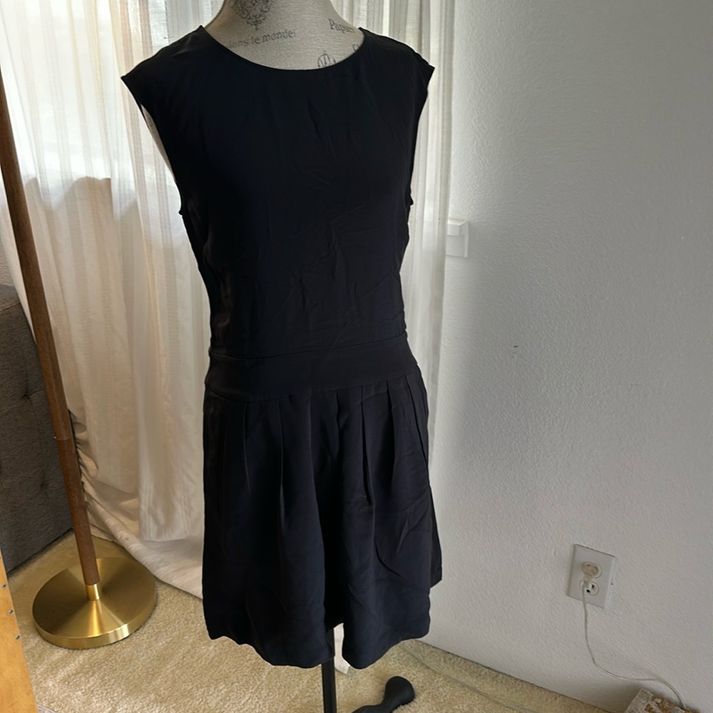Theory. Sleeveless short dress. Size 8